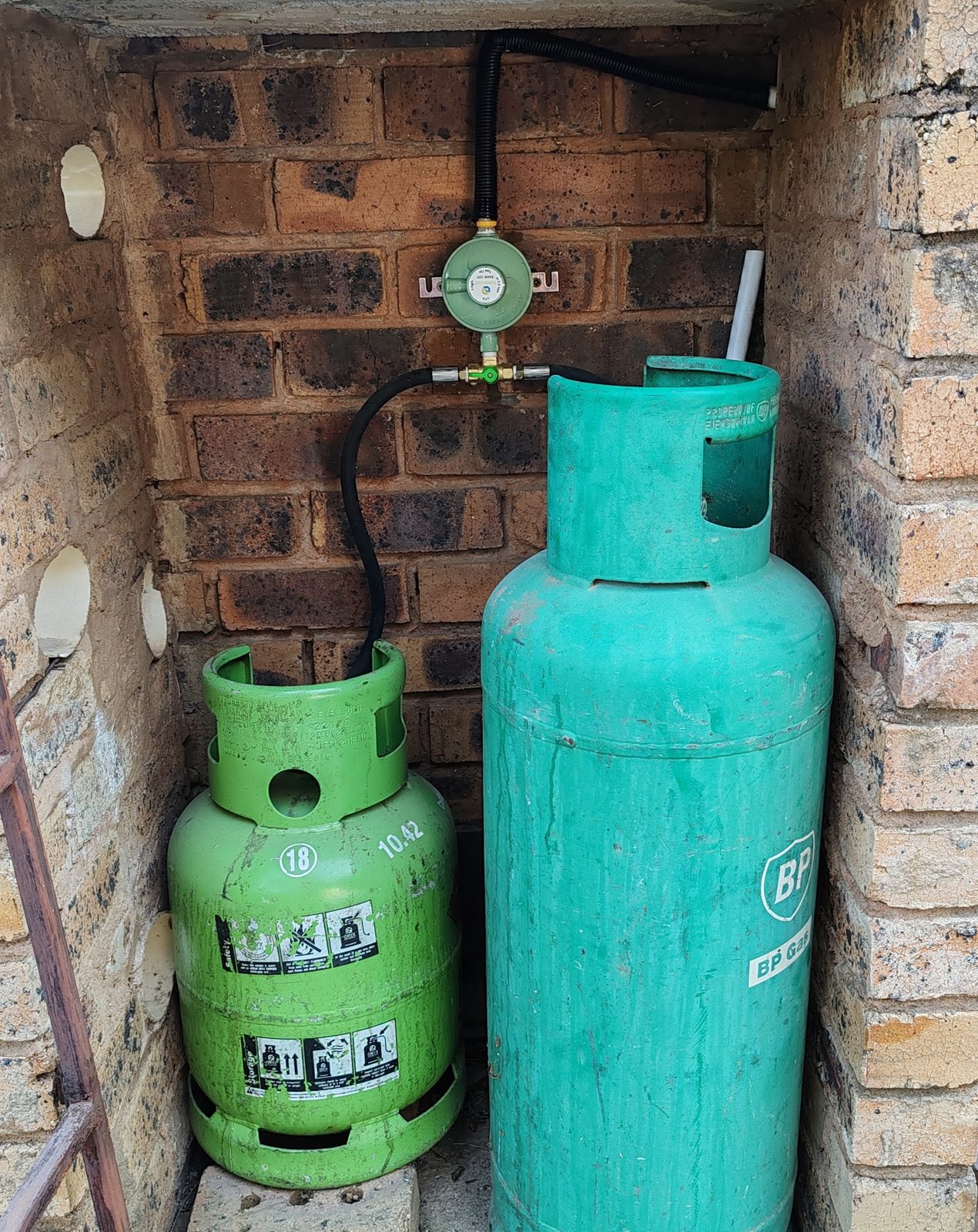 Gas cylinder and regulator installation in brick enclosure